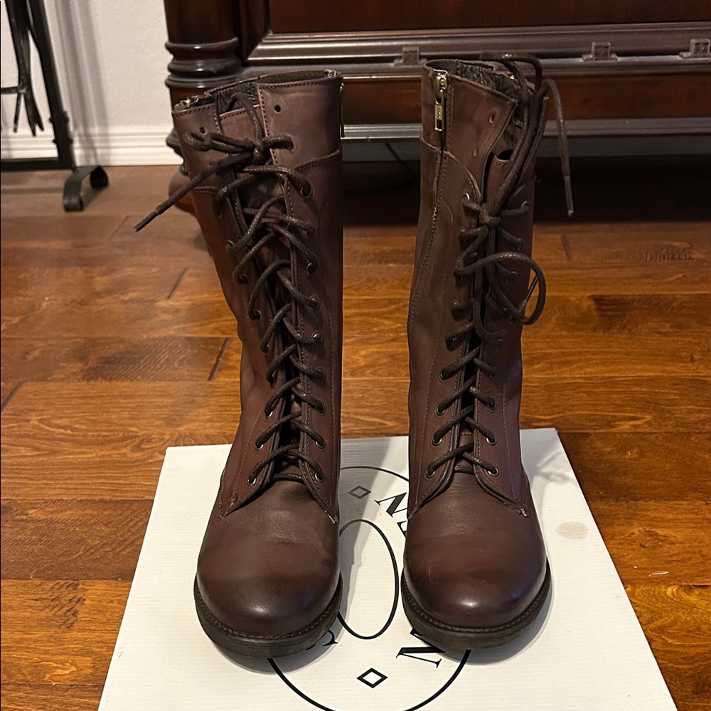 Steve Madden Leader Brown Leather Side Zip Lace Up Boot. Size 9. NIB